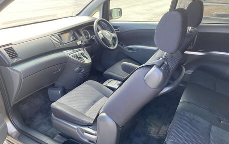 Toyota ISis I, 2010 год, 1 050 000 рублей, 24 фотография