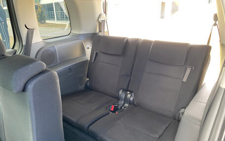 Toyota ISis I, 2010 год, 1 050 000 рублей, 23 фотография