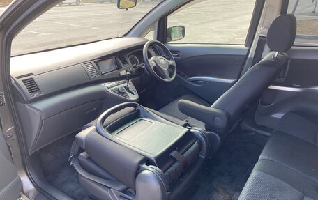 Toyota ISis I, 2010 год, 1 050 000 рублей, 25 фотография