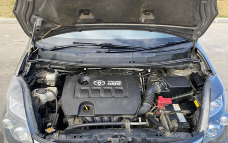 Toyota ISis I, 2010 год, 1 050 000 рублей, 30 фотография