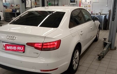 Audi A4, 2018 год, 2 530 000 рублей, 3 фотография