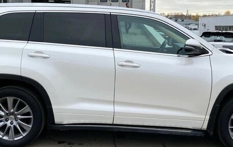 Toyota Highlander III, 2014 год, 3 300 000 рублей, 4 фотография