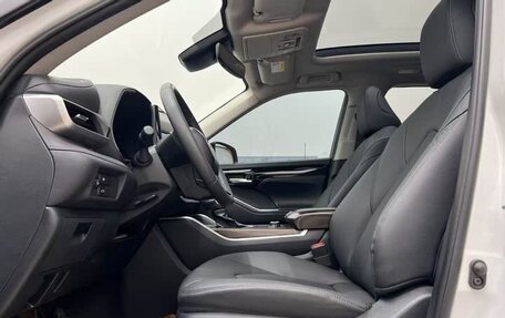 Toyota Highlander, 2022 год, 3 350 000 рублей, 5 фотография