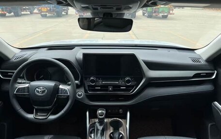 Toyota Highlander, 2022 год, 3 350 000 рублей, 6 фотография