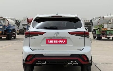 Toyota Highlander, 2022 год, 3 350 000 рублей, 4 фотография