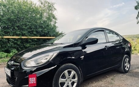 Hyundai Solaris II рестайлинг, 2011 год, 850 000 рублей, 2 фотография