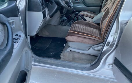 Toyota Land Cruiser 100 рестайлинг 2, 2004 год, 1 800 000 рублей, 7 фотография