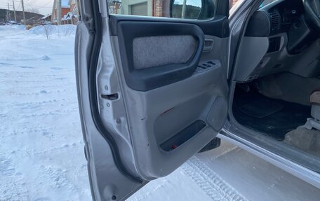 Toyota Land Cruiser 100 рестайлинг 2, 2004 год, 1 800 000 рублей, 8 фотография