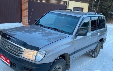 Toyota Land Cruiser 100 рестайлинг 2, 2004 год, 1 800 000 рублей, 3 фотография