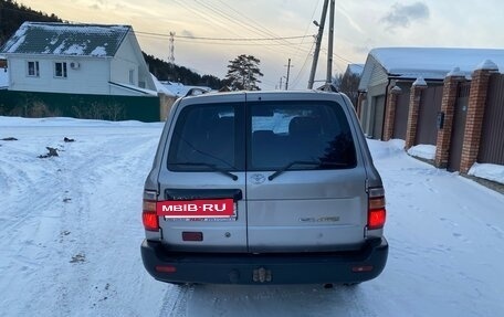 Toyota Land Cruiser 100 рестайлинг 2, 2004 год, 1 800 000 рублей, 11 фотография