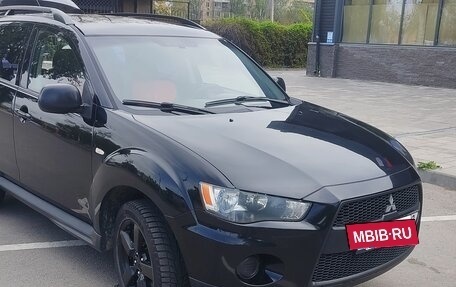 Mitsubishi Outlander III рестайлинг 3, 2010 год, 1 150 000 рублей, 3 фотография