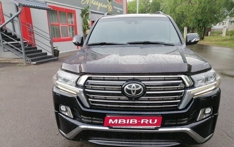 Toyota Land Cruiser 200, 2017 год, 7 000 000 рублей, 1 фотография