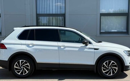 Volkswagen Tiguan II, 2018 год, 2 075 000 рублей, 8 фотография