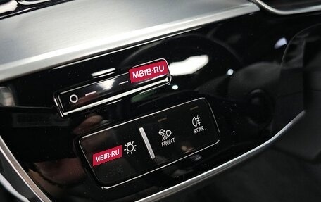 Audi A8, 2021 год, 5 860 000 рублей, 14 фотография