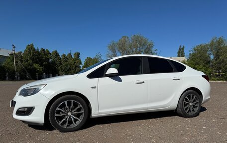 Opel Astra J, 2012 год, 2 фотография