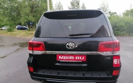 Toyota Land Cruiser 200, 2017 год, 7 000 000 рублей, 3 фотография