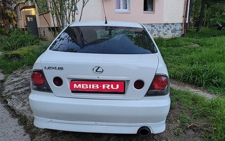 Toyota Altezza, 2000 год, 750 000 рублей, 2 фотография