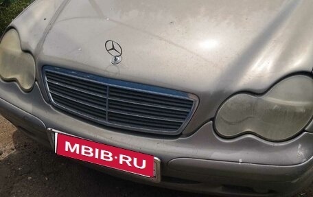 Mercedes-Benz C-Класс, 2001 год, 550 000 рублей, 1 фотография