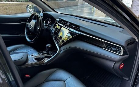 Toyota Camry, 2018 год, 2 200 000 рублей, 7 фотография