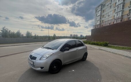 Toyota Yaris III рестайлинг, 2006 год, 450 000 рублей, 3 фотография