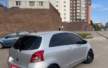 Toyota Yaris III рестайлинг, 2006 год, 450 000 рублей, 5 фотография