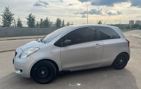 Toyota Yaris III рестайлинг, 2006 год, 450 000 рублей, 15 фотография