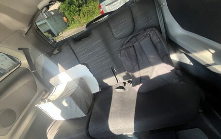 Toyota Yaris III рестайлинг, 2006 год, 450 000 рублей, 21 фотография