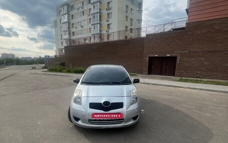 Toyota Yaris III рестайлинг, 2006 год, 450 000 рублей, 2 фотография