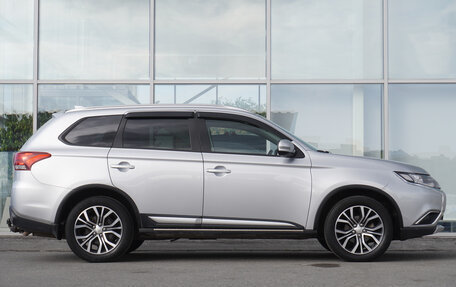 Mitsubishi Outlander III рестайлинг 3, 2018 год, 2 349 000 рублей, 4 фотография