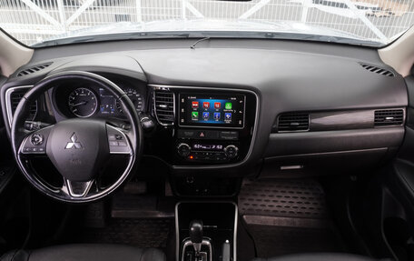 Mitsubishi Outlander III рестайлинг 3, 2018 год, 2 349 000 рублей, 11 фотография