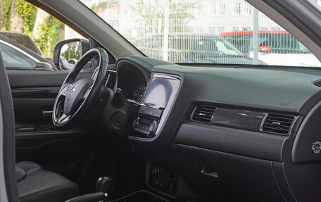 Mitsubishi Outlander III рестайлинг 3, 2018 год, 2 349 000 рублей, 22 фотография