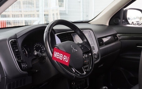 Mitsubishi Outlander III рестайлинг 3, 2018 год, 2 349 000 рублей, 10 фотография