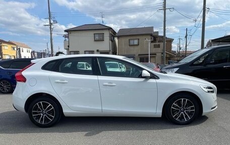 Volvo V40 II рестайлинг, 2019 год, 1 100 000 рублей, 7 фотография