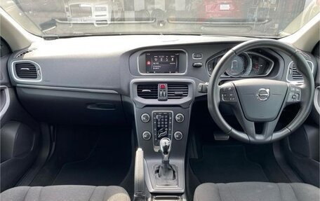 Volvo V40 II рестайлинг, 2019 год, 1 100 000 рублей, 14 фотография