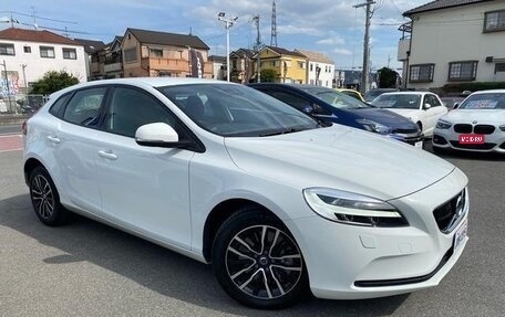 Volvo V40 II рестайлинг, 2019 год, 1 100 000 рублей, 1 фотография