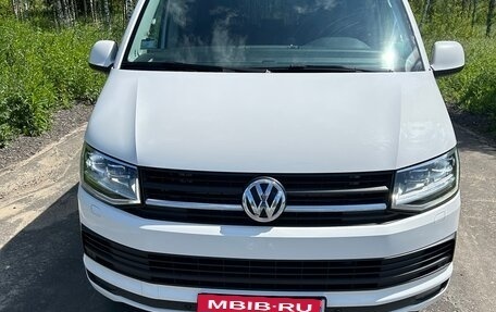 Volkswagen Multivan T6 рестайлинг, 2015 год, 4 300 000 рублей, 1 фотография