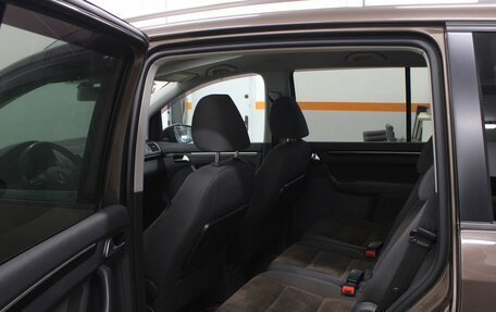 Volkswagen Touran III, 2011 год, 899 900 рублей, 16 фотография