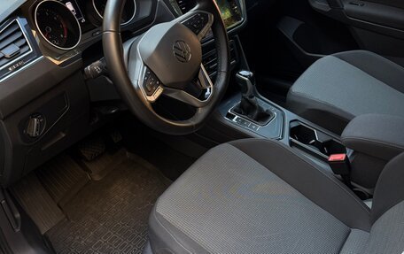 Volkswagen Tiguan II, 2021 год, 2 600 000 рублей, 10 фотография