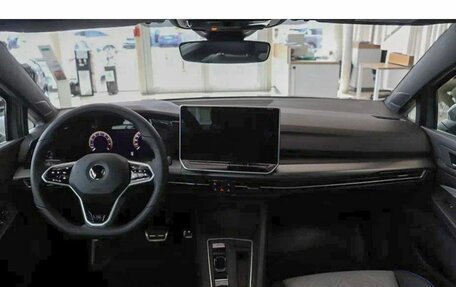 Volkswagen Golf VIII, 2025 год, 4 200 000 рублей, 10 фотография