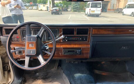 Lincoln Town Car II, 1989 год, 5 000 000 рублей, 11 фотография