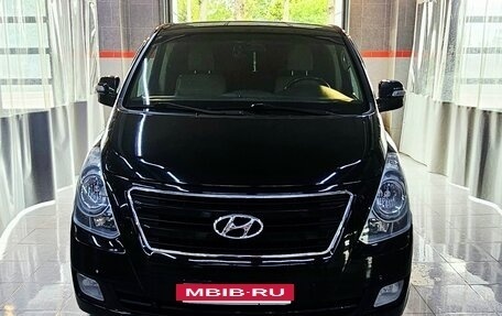 Hyundai H-1 II рестайлинг, 2016 год, 2 700 000 рублей, 2 фотография