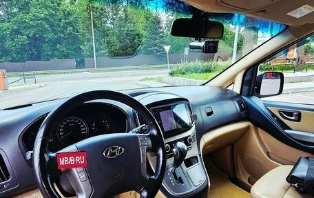 Hyundai H-1 II рестайлинг, 2016 год, 2 700 000 рублей, 16 фотография