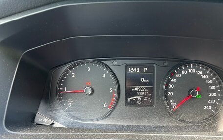 Volkswagen Multivan T6 рестайлинг, 2015 год, 4 300 000 рублей, 23 фотография