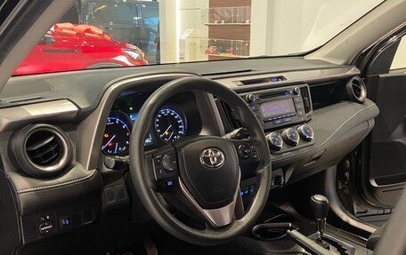 Toyota RAV4, 2015 год, 1 830 000 рублей, 17 фотография