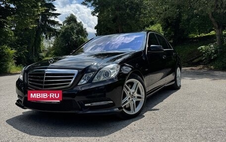 Mercedes-Benz E-Класс, 2012 год, 3 000 000 рублей, 3 фотография