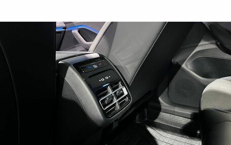 Volkswagen Tiguan, 2024 год, 5 040 000 рублей, 12 фотография