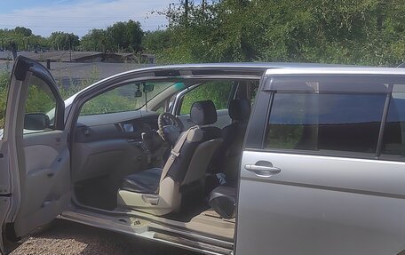 Toyota ISis I, 2012 год, 1 350 000 рублей, 15 фотография