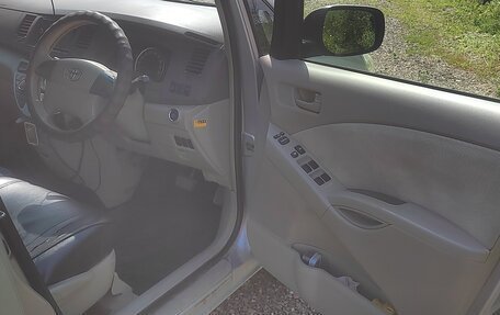 Toyota ISis I, 2012 год, 1 350 000 рублей, 10 фотография