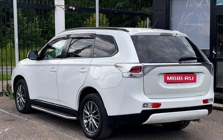Mitsubishi Outlander III рестайлинг 3, 2013 год, 1 349 000 рублей, 6 фотография