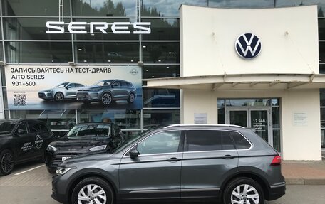 Volkswagen Tiguan II, 2021 год, 3 490 000 рублей, 1 фотография